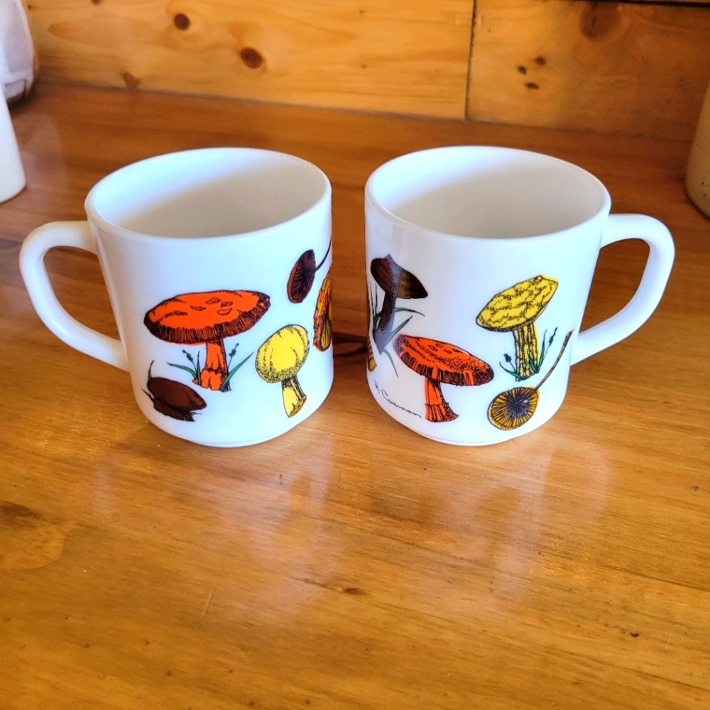 Set x2 mushroom milk glass mugs cups france